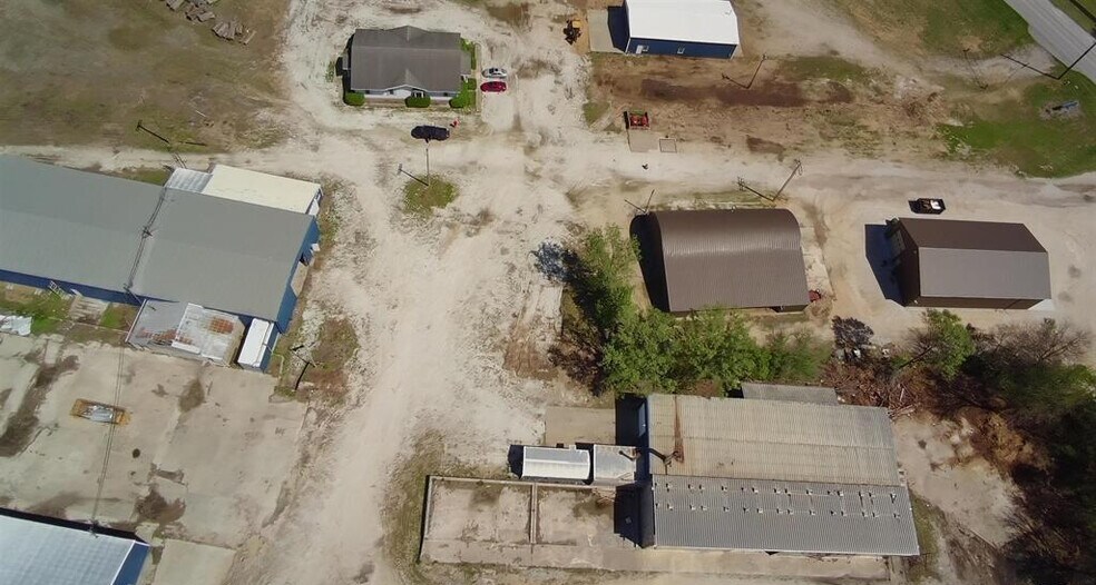 More Photos Of 8727 Arenzville Rd, Beardstown Warehouse For Sale