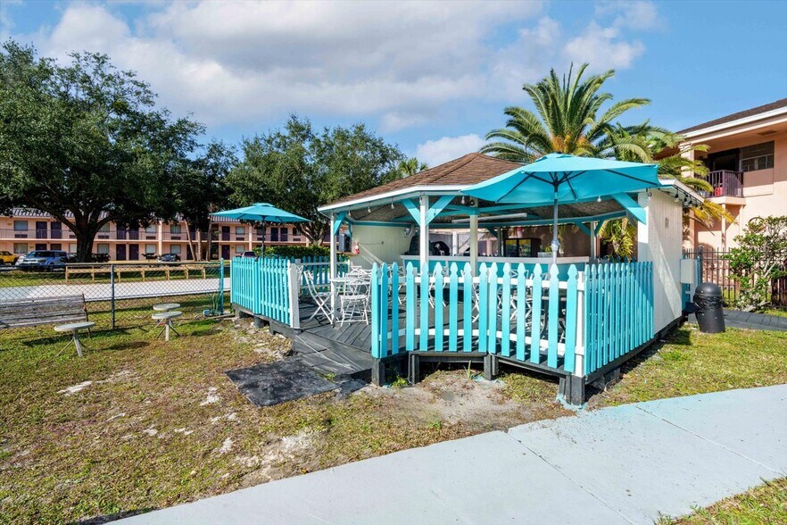 More Photos Of 510 Lane Ave S, Jacksonville Hotel For Sale