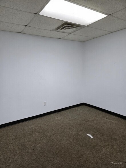 More Photos Of 11-23 Bannard St, Freehold Warehouse For Lease