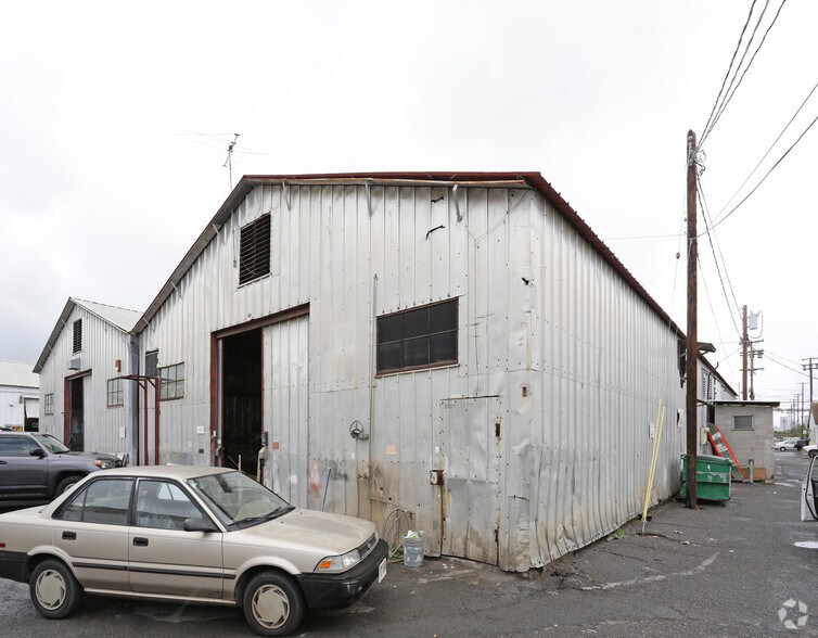More Photos Of 148-206 Mokauea St, Honolulu Warehouse For Lease