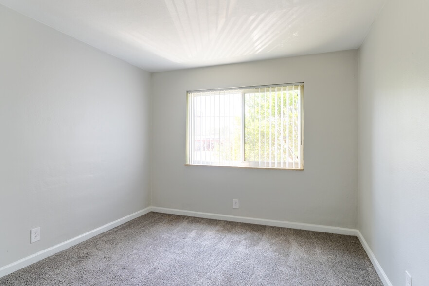 More Photos Of 1100 Indian Circle Dr, Olivette Apartments For Sale