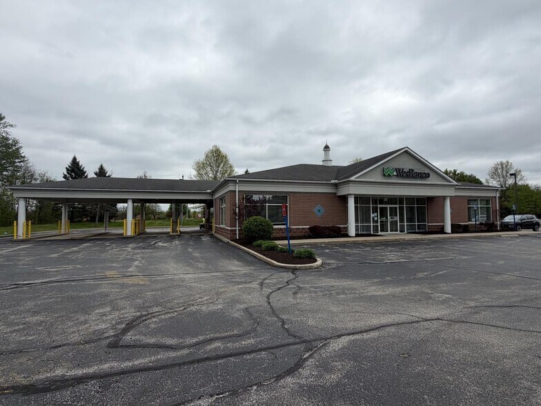 More Photos Of 7075 Aurora Rd, Aurora Bank For Sale