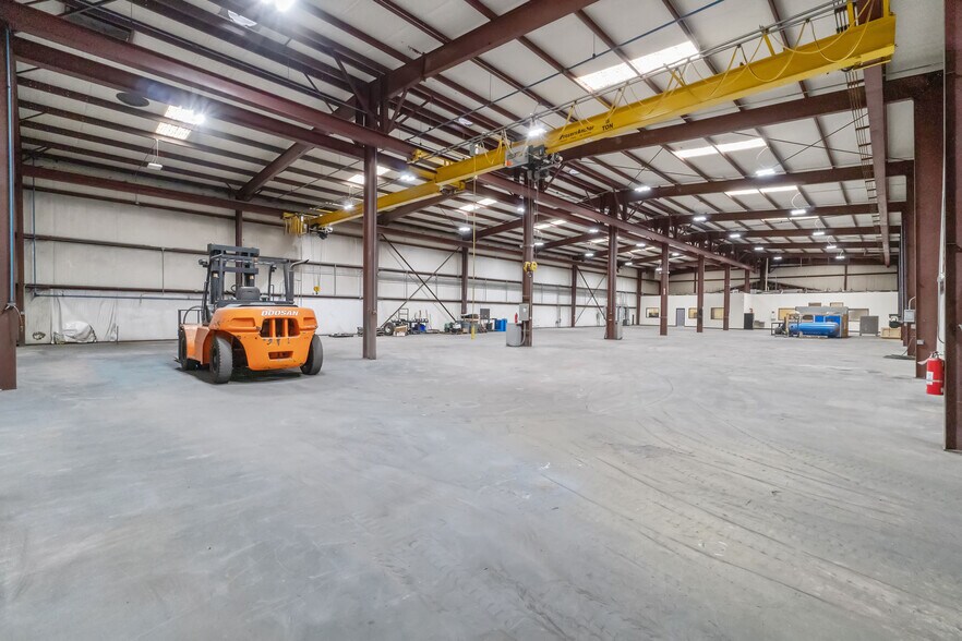 More Photos Of 5119 Hiltonview Rd, Houston Warehouse For Lease