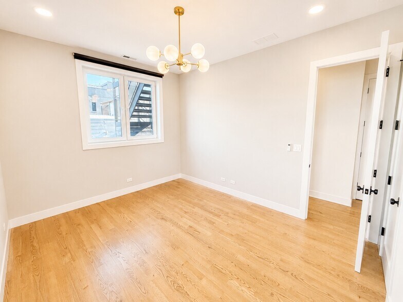 More Photos Of 1653 W Division St, Chicago Storefront Retail Residential For Sale