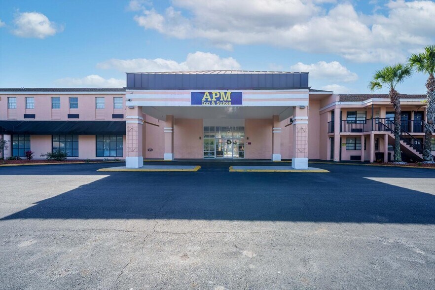 More Photos Of 510 Lane Ave S, Jacksonville Hotel For Sale