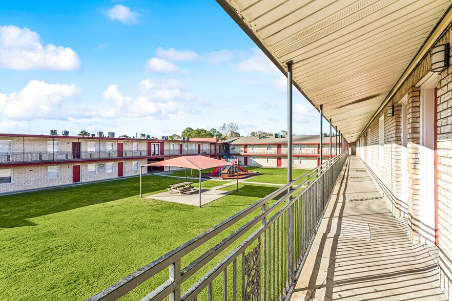 More Photos Of 3300 Garden Oaks Dr, New Orleans Apartments For Sale