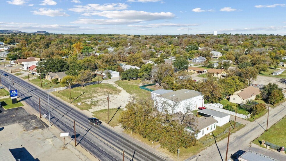 More Photos Of 503 W Central Ave, Comanche Warehouse For Sale