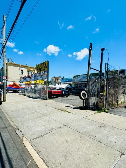 More Photos Of 117-18 101st Ave, South Richmond Hill Land For Lease