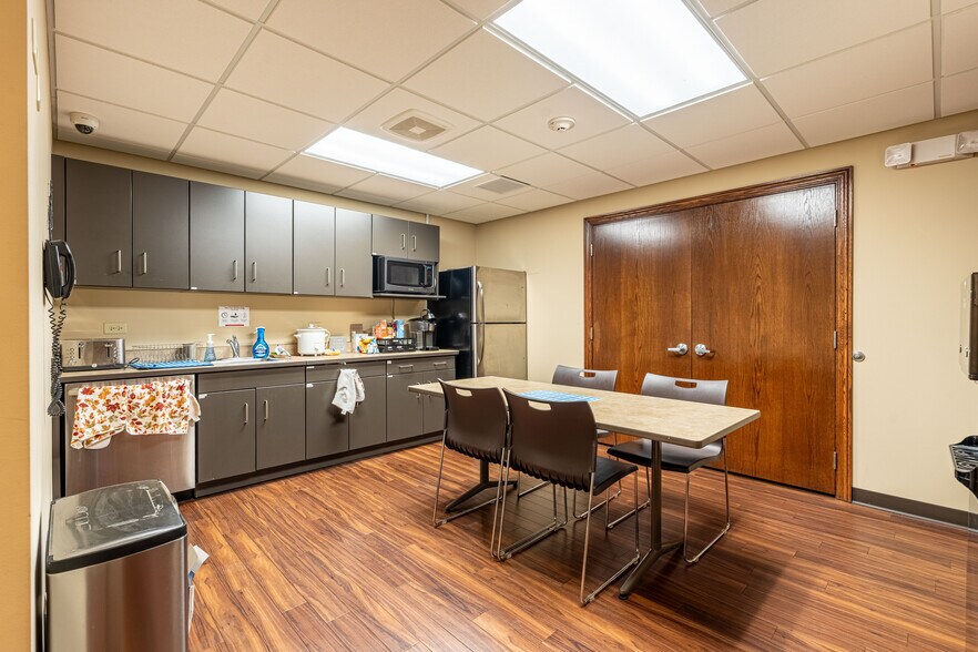 More Photos Of 16610 W 159th St, Lockport Medical For Sale