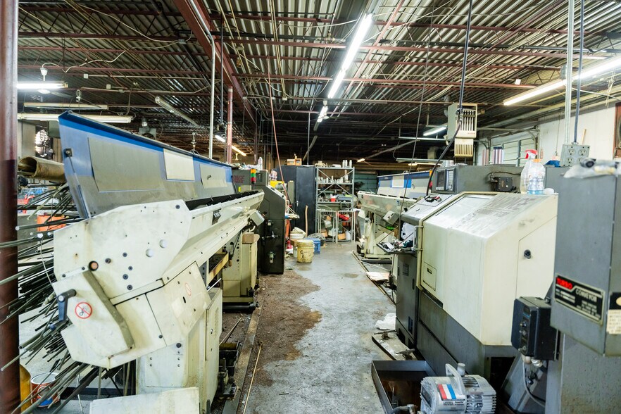 More Photos Of 1630 N Interstate 35 E, Lancaster Flex For Sale