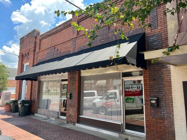 More Photos Of 120 E College Ave, Ashburn General Retail For Sale