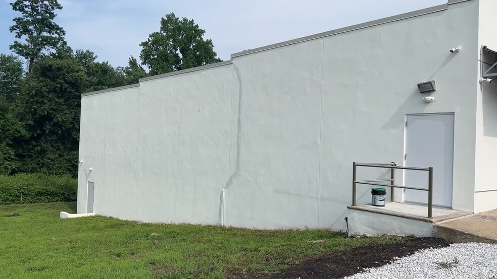 More Photos Of 349 NJ-35, Red Bank Showroom For Lease