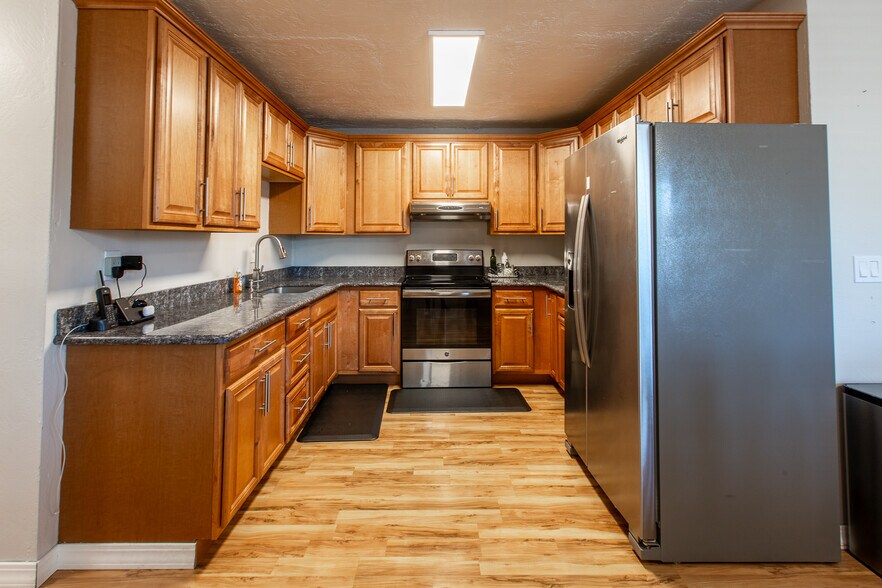 More Photos Of 1152 Main St, Springfield Hotel For Sale