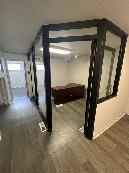 More Photos Of 2134 Nicholasville Rd, Lexington Medical For Sale