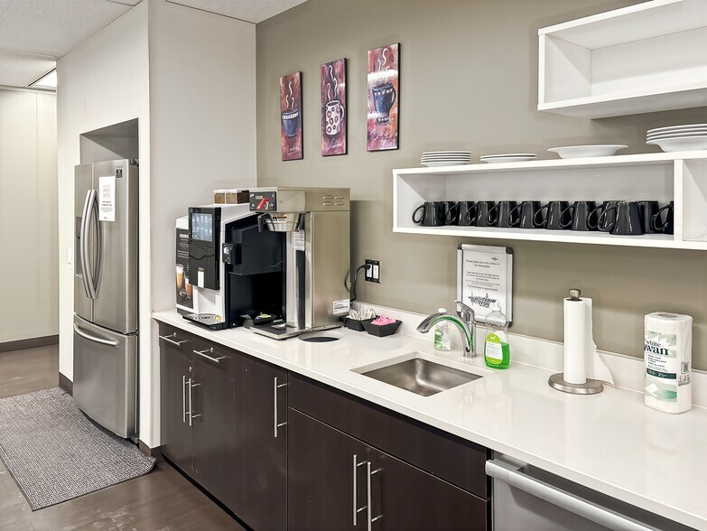 More Photos Of 2 Robert Speck Pky, Mississauga Coworking Space