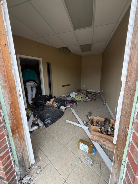 More Photos Of 3102 Martin Luther King Ave, Flint General Retail For Sale