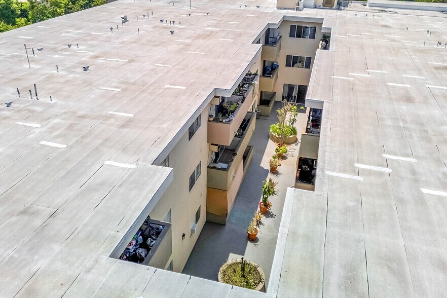 More Photos Of 1536 N Serrano Ave, Los Angeles Apartments For Sale