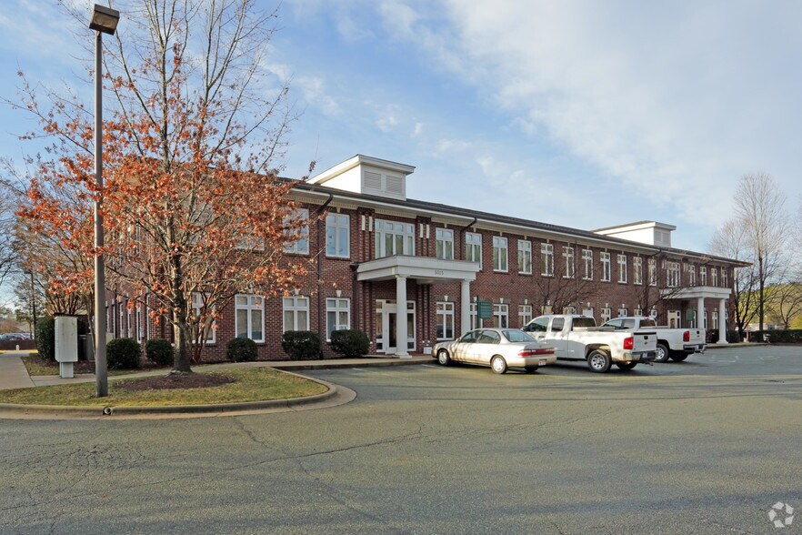 More Photos Of 5015 Southpark Dr, Durham Medical For Lease