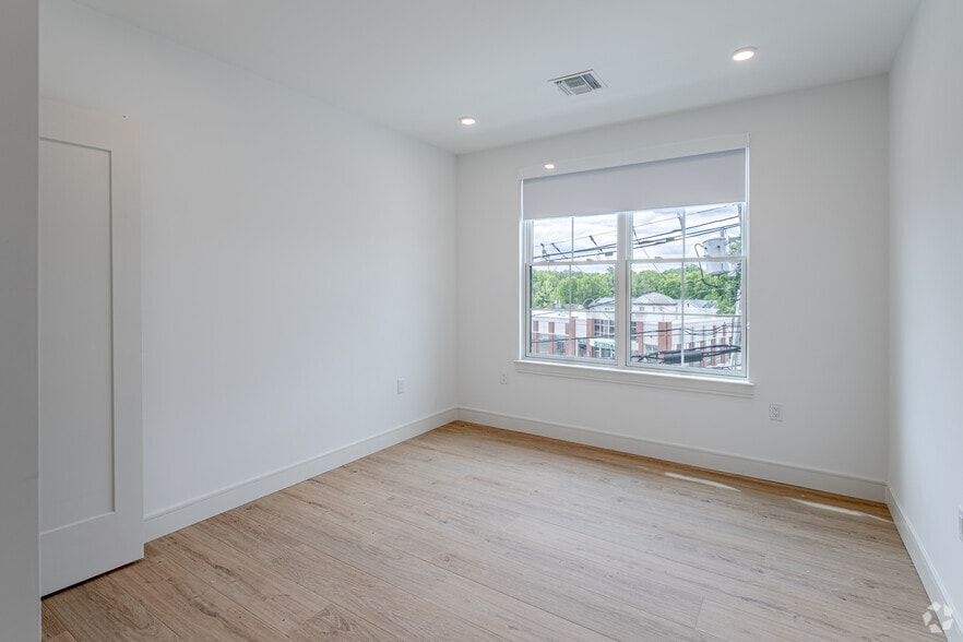 More Photos Of 545 S Livingston Ave, Livingston Apartments For Lease