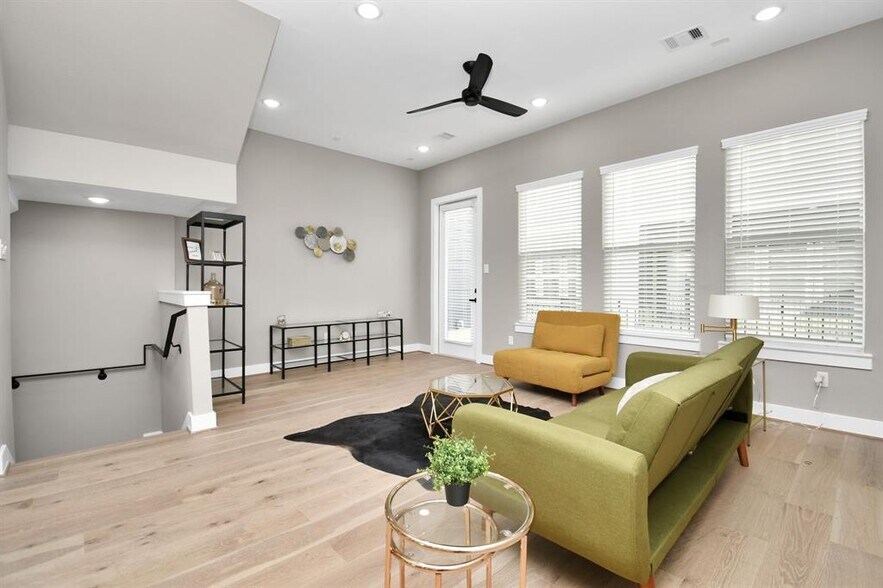 More Photos Of 316 Thornton Rd, Houston Apartments For Sale