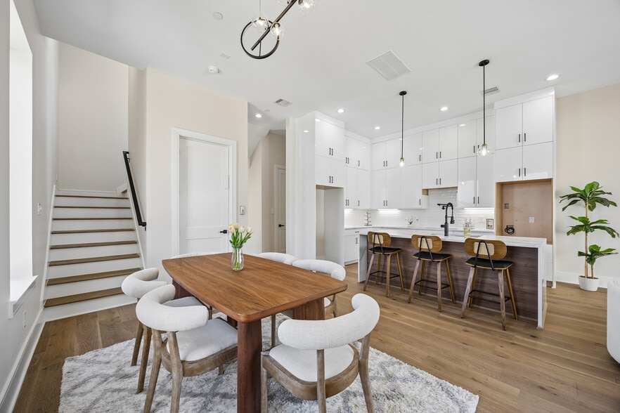 More Photos Of 5821 Winsome Ln, Houston Apartments For Sale
