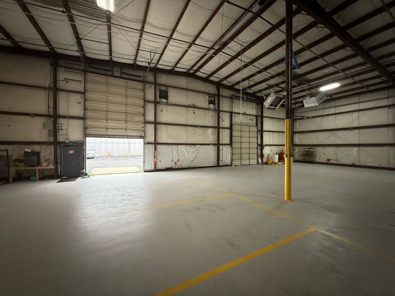 More Photos Of 2011 Factory Ln, Petersburg Distribution For Lease