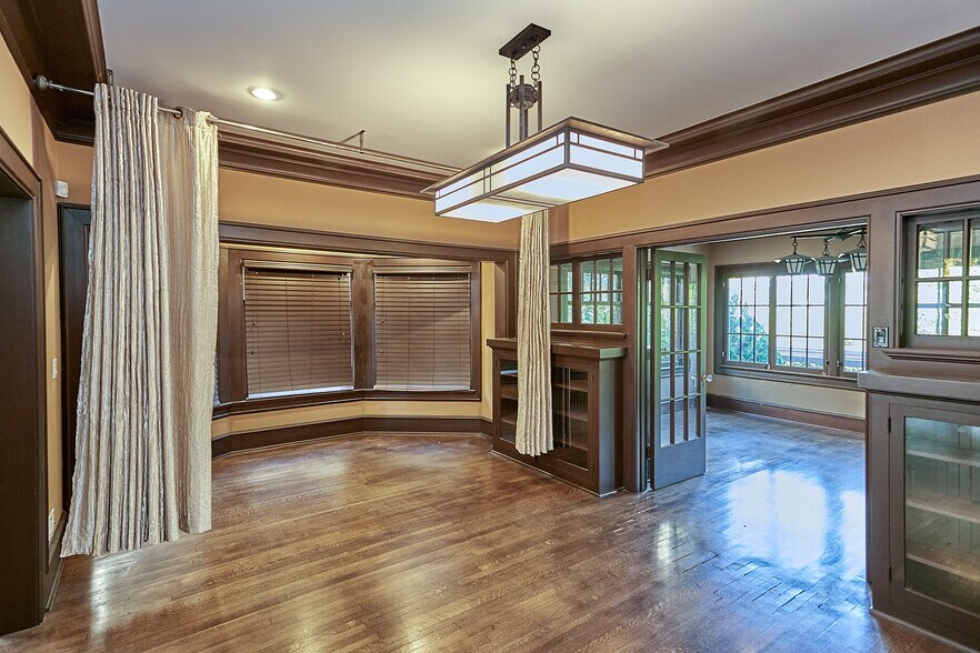 More Photos Of 658 S Bronson Ave, Los Angeles Office Residential For Sale