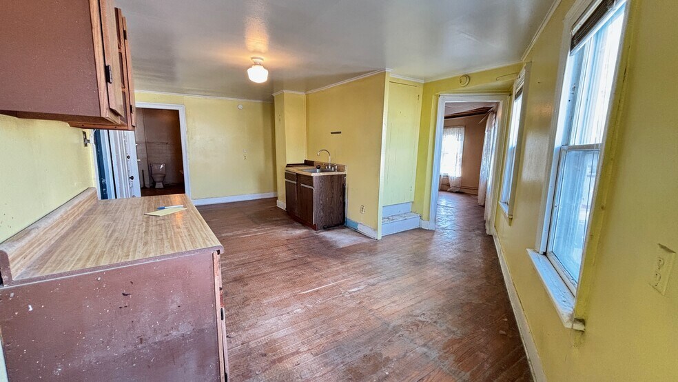 More Photos Of 801 Columbia St, Hudson Storefront Retail Residential For Sale