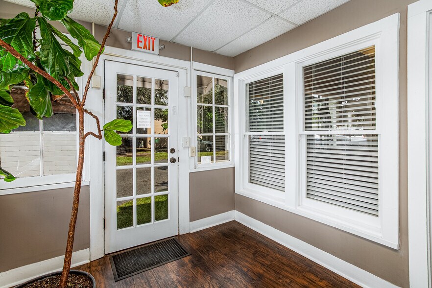 More Photos Of 69 W Macclenny Ave, Macclenny Office For Sale