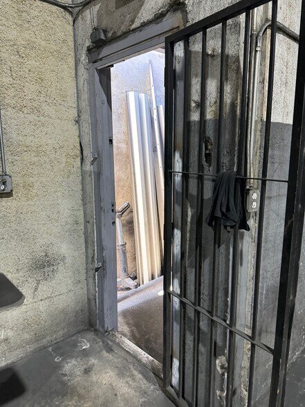 More Photos Of 8300 NW 70th St, Miami Warehouse For Sale