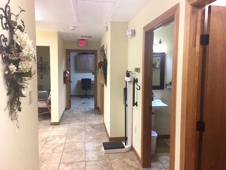 More Photos Of 515 N King St, Seguin Medical For Sale