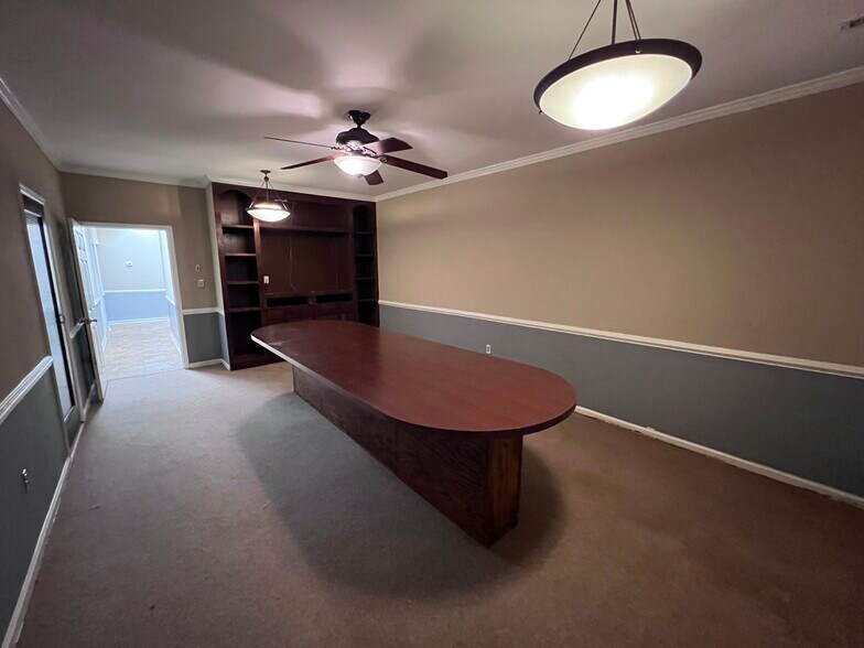 More Photos Of 3 Base St, West Columbia Flex For Lease