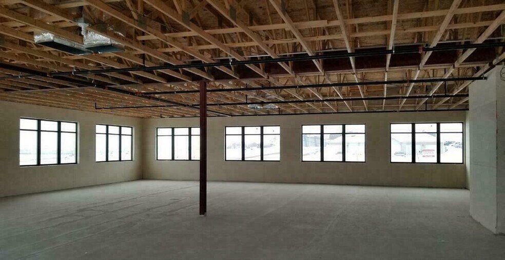 More Photos Of 3210 27th St W, Williston Office For Lease