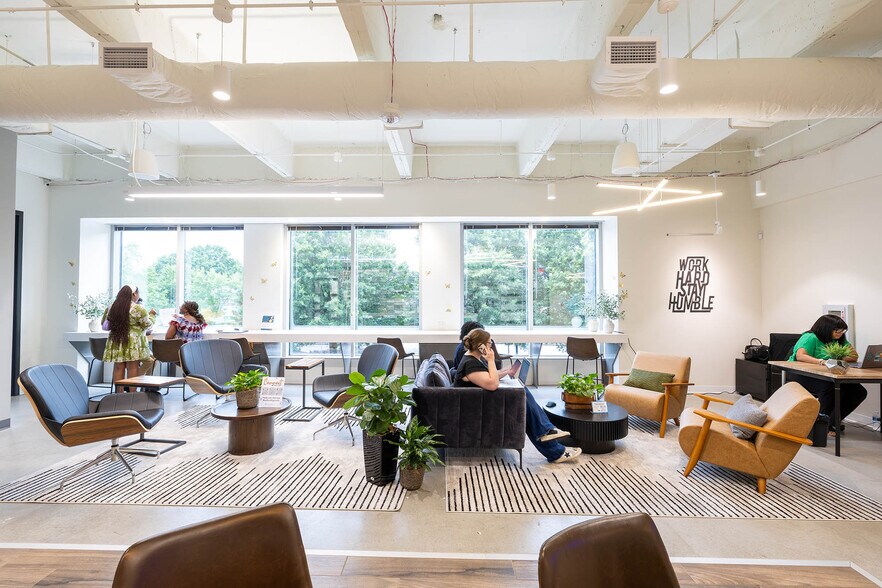 More Photos Of 121 Perimeter Ctr W, Atlanta Coworking Space