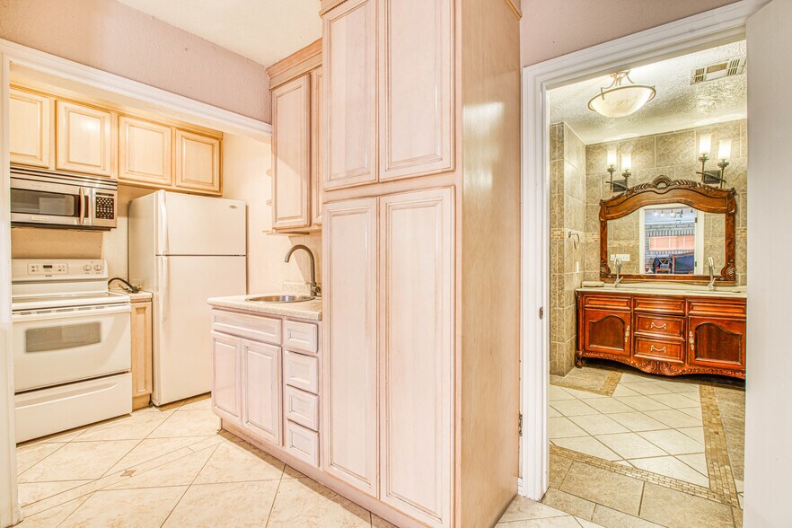 More Photos Of 6208 Doniphan Dr, El Paso Land For Lease