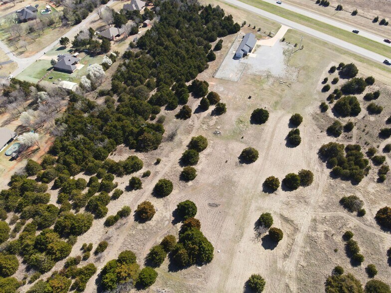 More Photos Of 13433 NW Expressway, Piedmont Flex For Sale