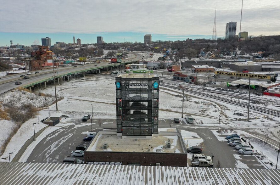 More Photos Of 1700 W 29th St, Kansas City General Retail For Sale
