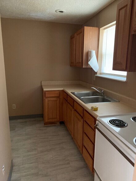 More Photos Of 1610 Archer St, Concordia Multifamily For Sale