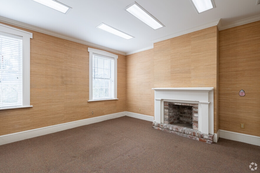 More Photos Of 120-124 W Liberty St, Savannah Office Residential For Sale