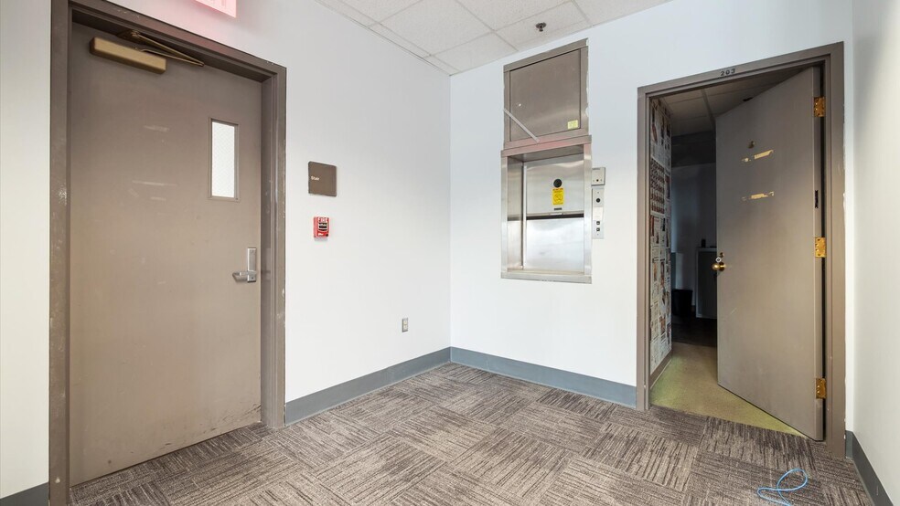 More Photos Of 22 N 1st St, Newark Light Distribution For Lease