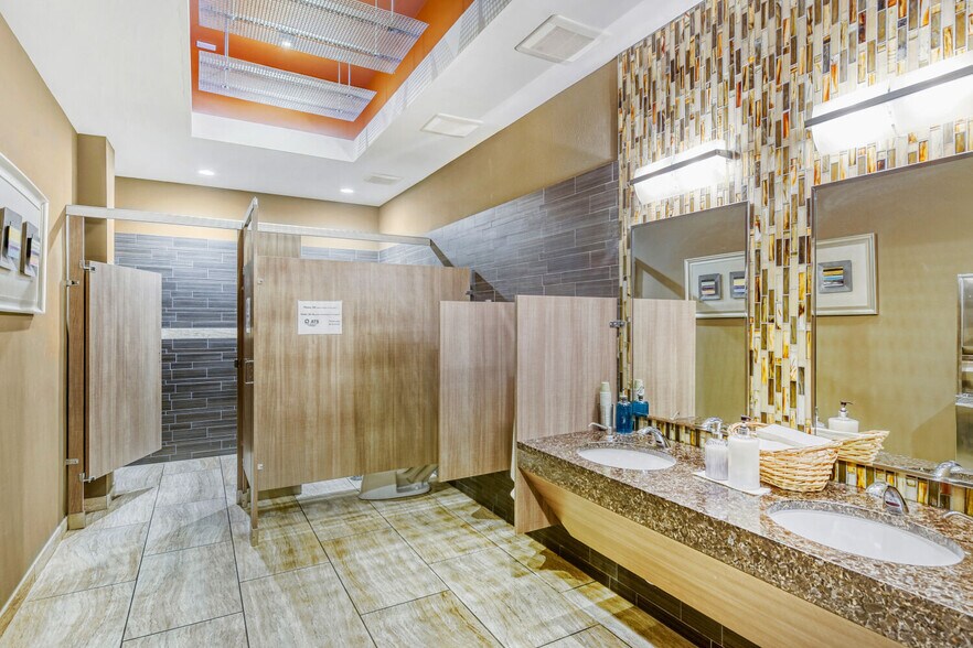 More Photos Of 4910 W Highway 290, Austin Office For Lease