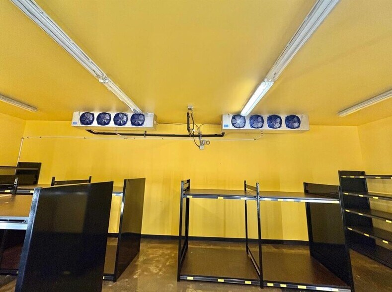 More Photos Of 4617 50 Av, Red Deer Storefront For Lease