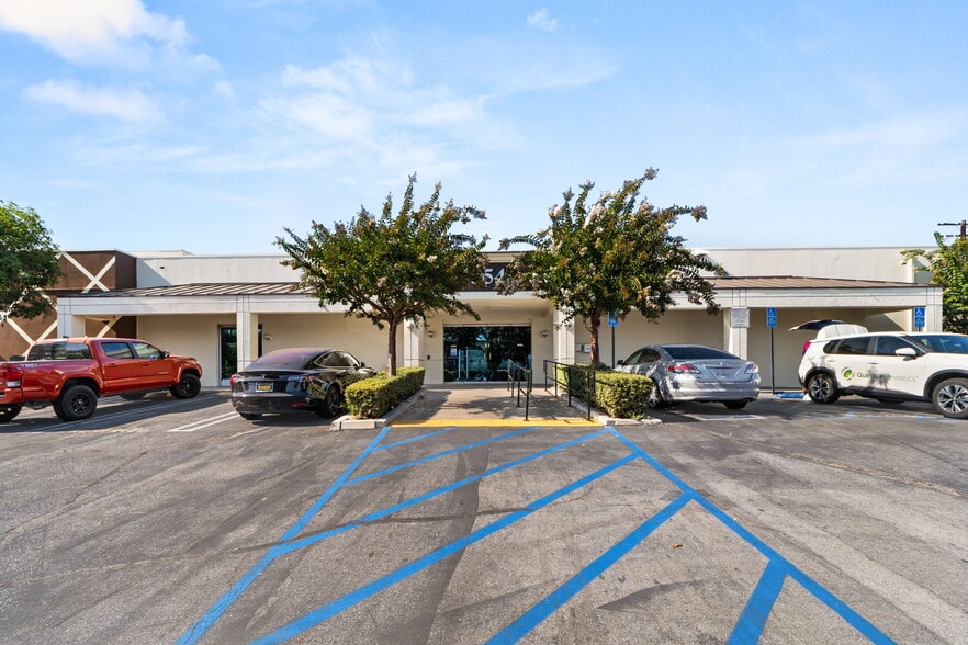 More Photos Of 554 E San Bernardino Rd, Covina Medical For Lease