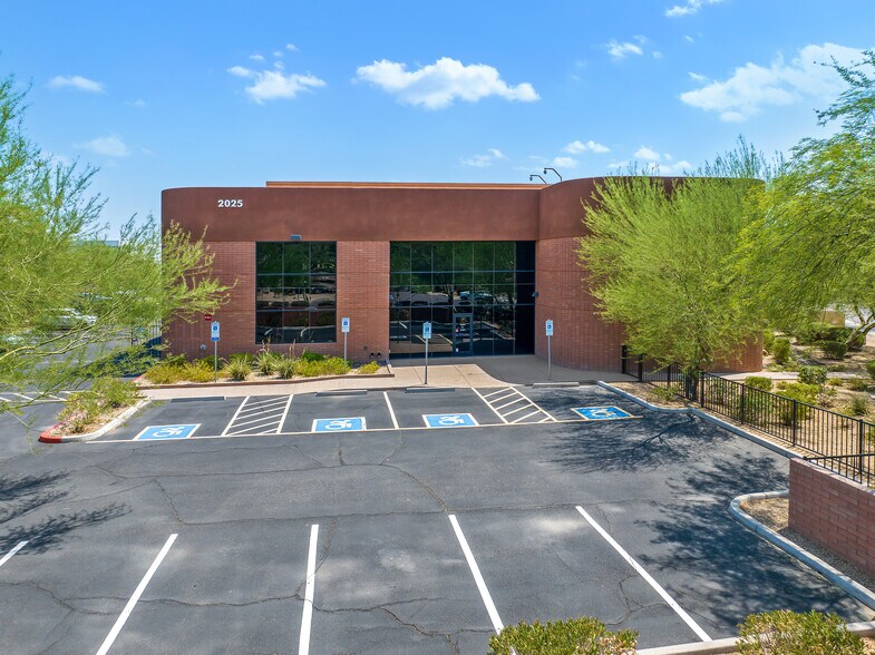 More Photos Of 2025 W Quail Ave, Phoenix Manufacturing For Lease
