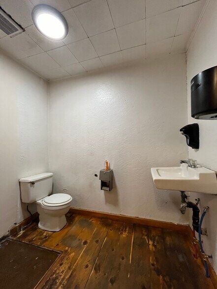 More Photos Of 164 Riverside Ave, Winthrop Restaurant For Lease