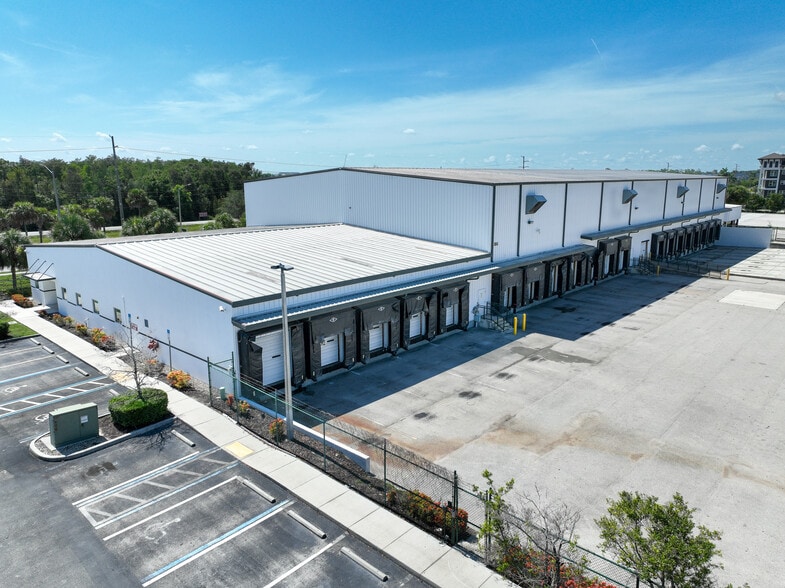 More Photos Of 3843 Ironbridge Blvd, Fort Myers Distribution For Lease