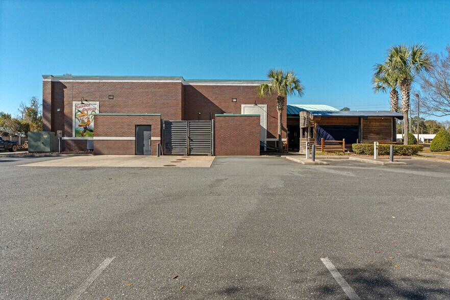 More Photos Of 1025 Industrial Dr, Crestview General Retail For Sale