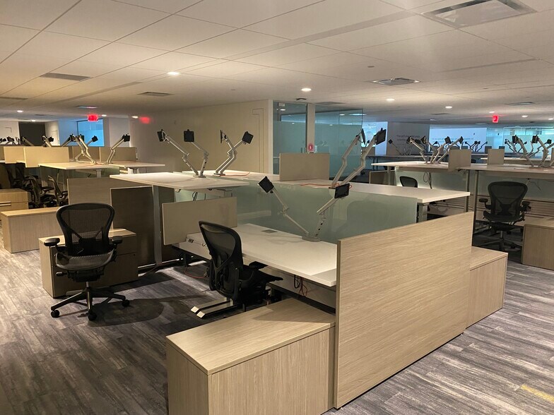 More Photos Of 700 Quaker Ln, Warwick Office For Lease