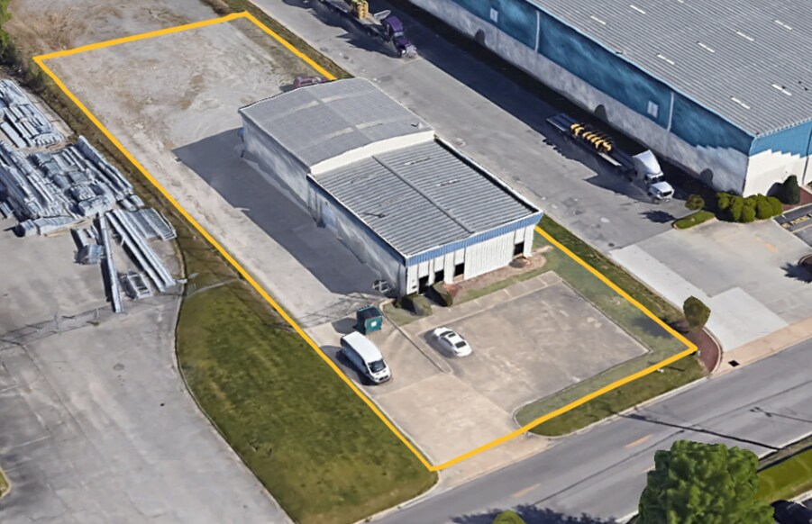More Photos Of 610 Woodlake Dr, Chesapeake Warehouse For Lease