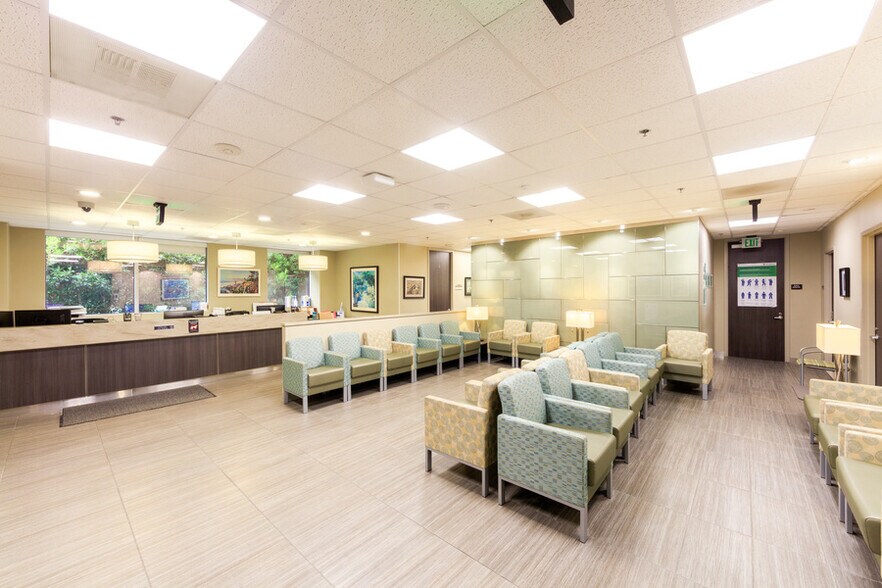 More Photos Of 2001 Santa Monica Blvd, Santa Monica Medical For Lease